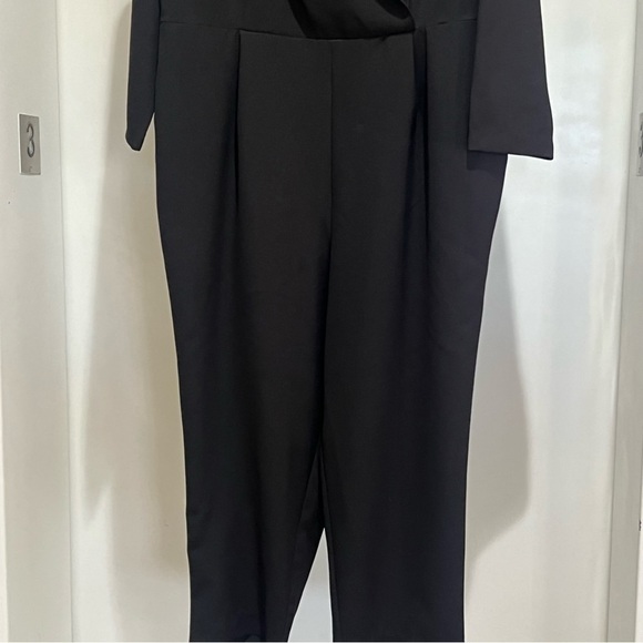 Suit like Black Jumpsuit - Picture 3 of 9